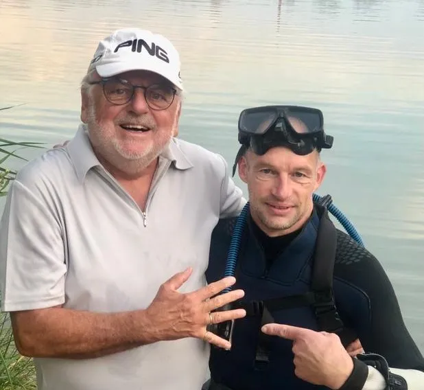 Wiedersehensfreude: Ehering nach 53 Jahren aus dem See geborgen